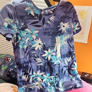 Croft And Barrow , NWT, Floral Tshirt Petite Extra Small